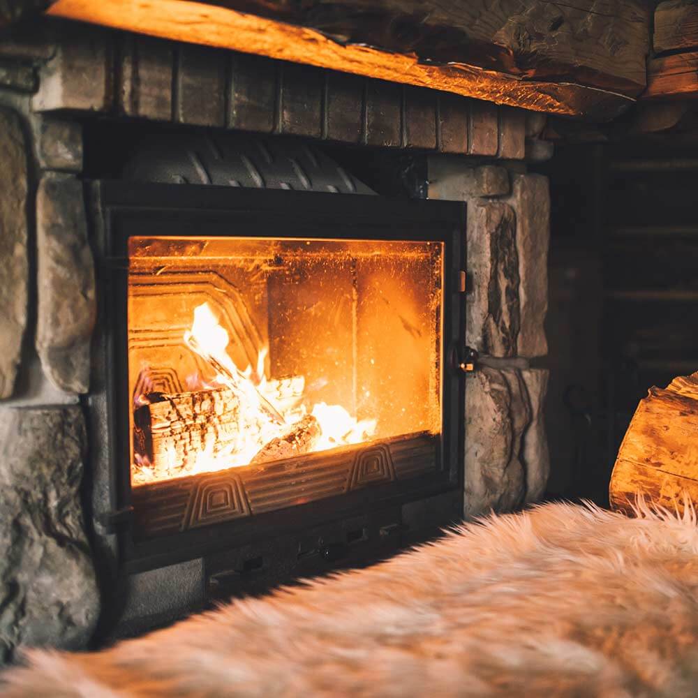 Kaminfeuer im Chaletdorf